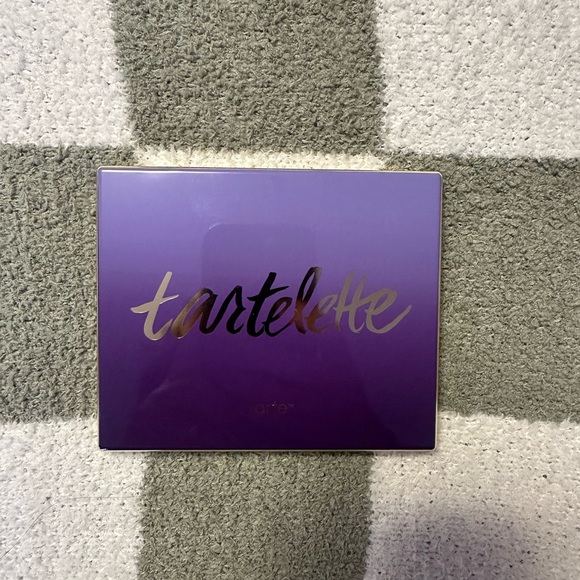 Tart eye shadow palette - Picture 3 of 3